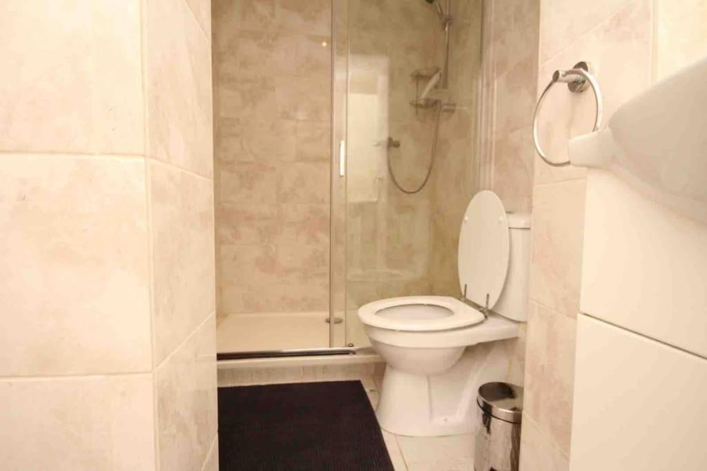Well Located Hammersmih Flat Apartment London